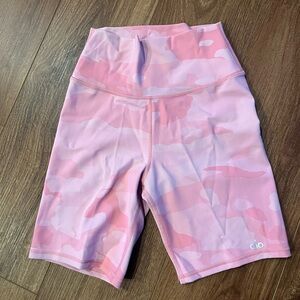 Alo pink camo airlift biker shorts